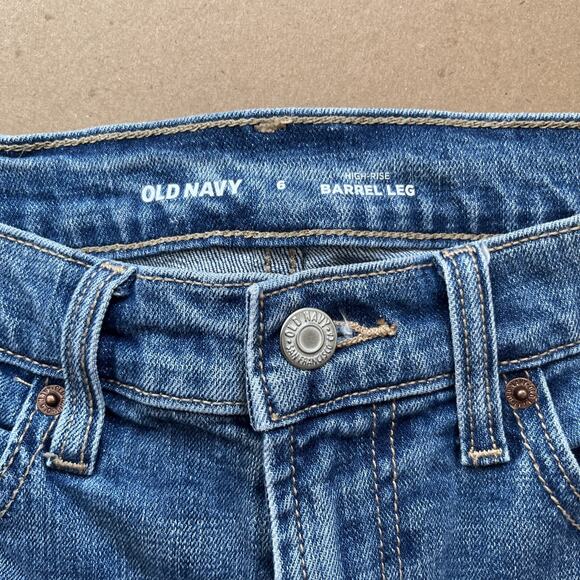 Old Navy Barrel Leg High Rise Jeans size 6 Medium Wash Baggy Loose Ankle Length - Picture 2 of 6